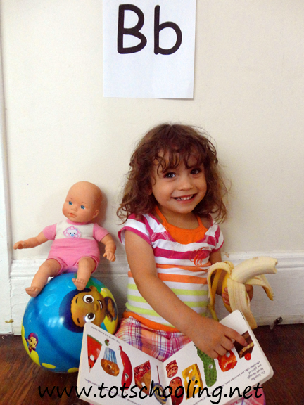 teach letter sounds using 26 kid-centered photos | guest post by @totschooling on teachmama.com