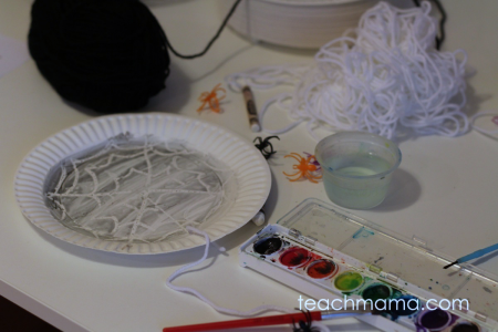 simple spider web craft: perfect for Halloween class party