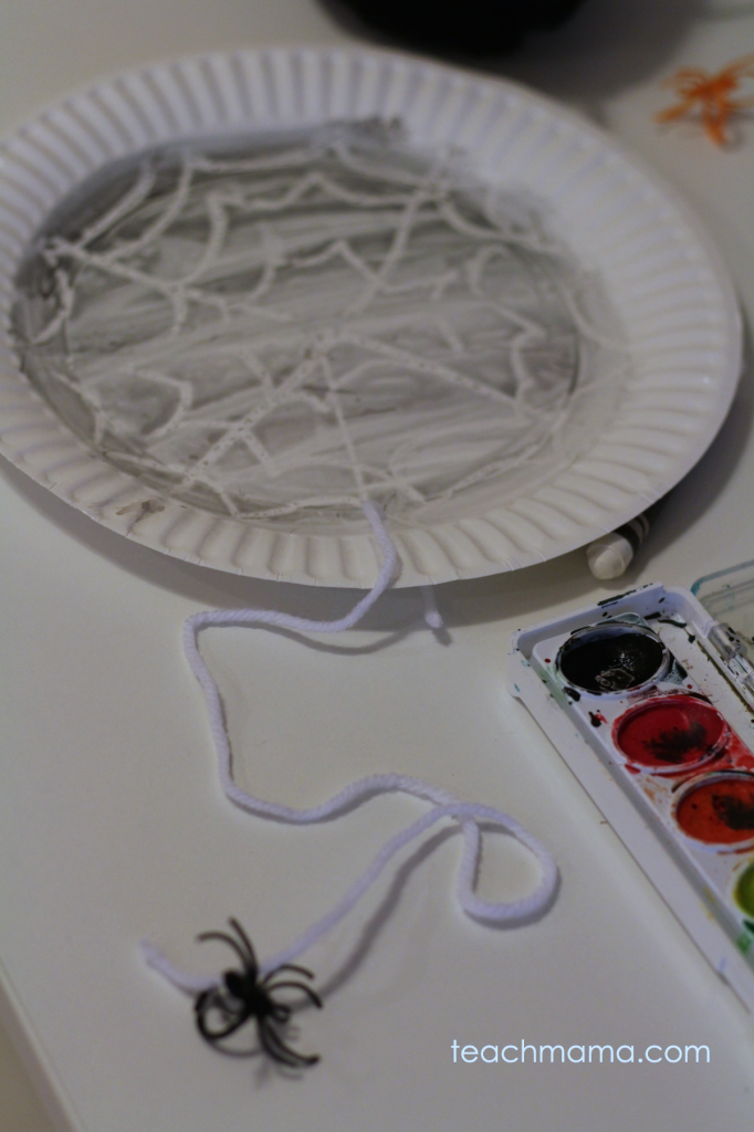 simple spider web craft perfect for Halloween class party 4
