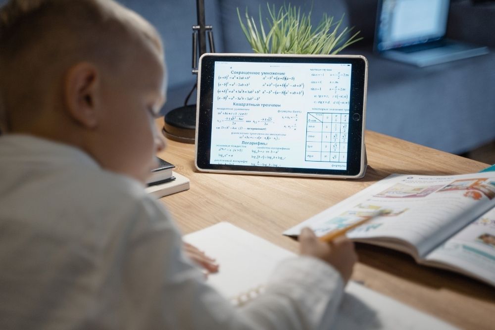 a young boy studying in the table