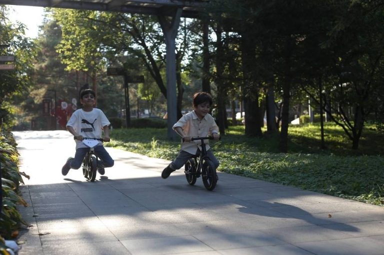 2 kids biking in the street