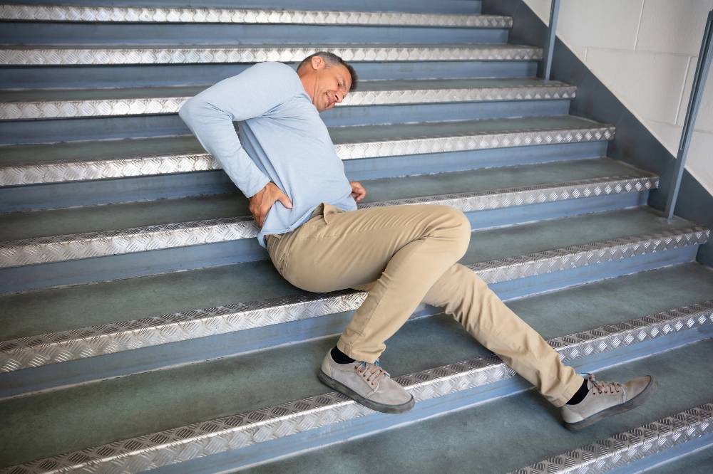 A man fall downs in the stairs