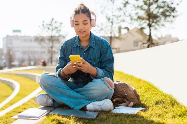 A teen is using an English Apps for Learning on the Go