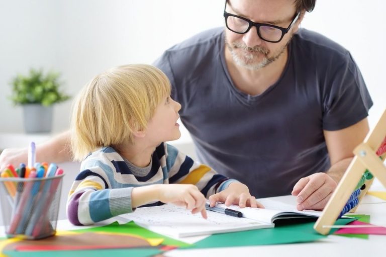 Online Schools That Help Homeschooling Families Share the Teaching Load