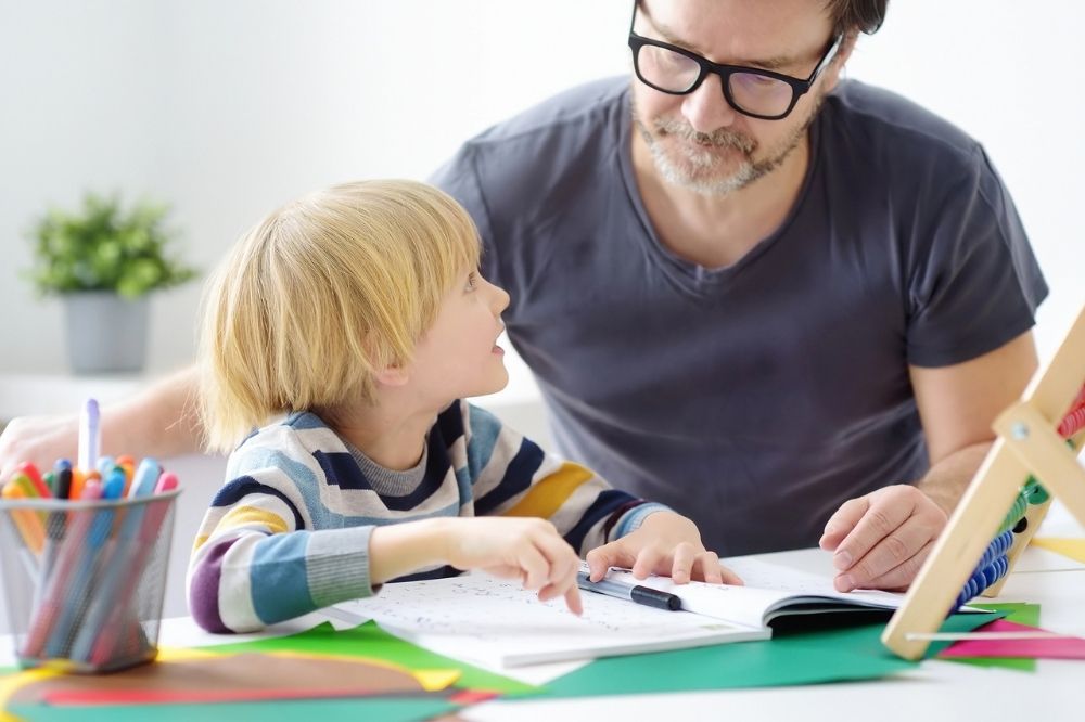 Online Schools That Help Homeschooling Families Share the Teaching Load
