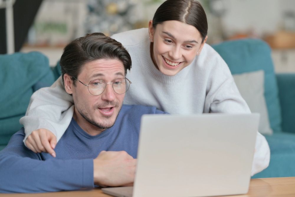 Parents comparing degrees and tuition online